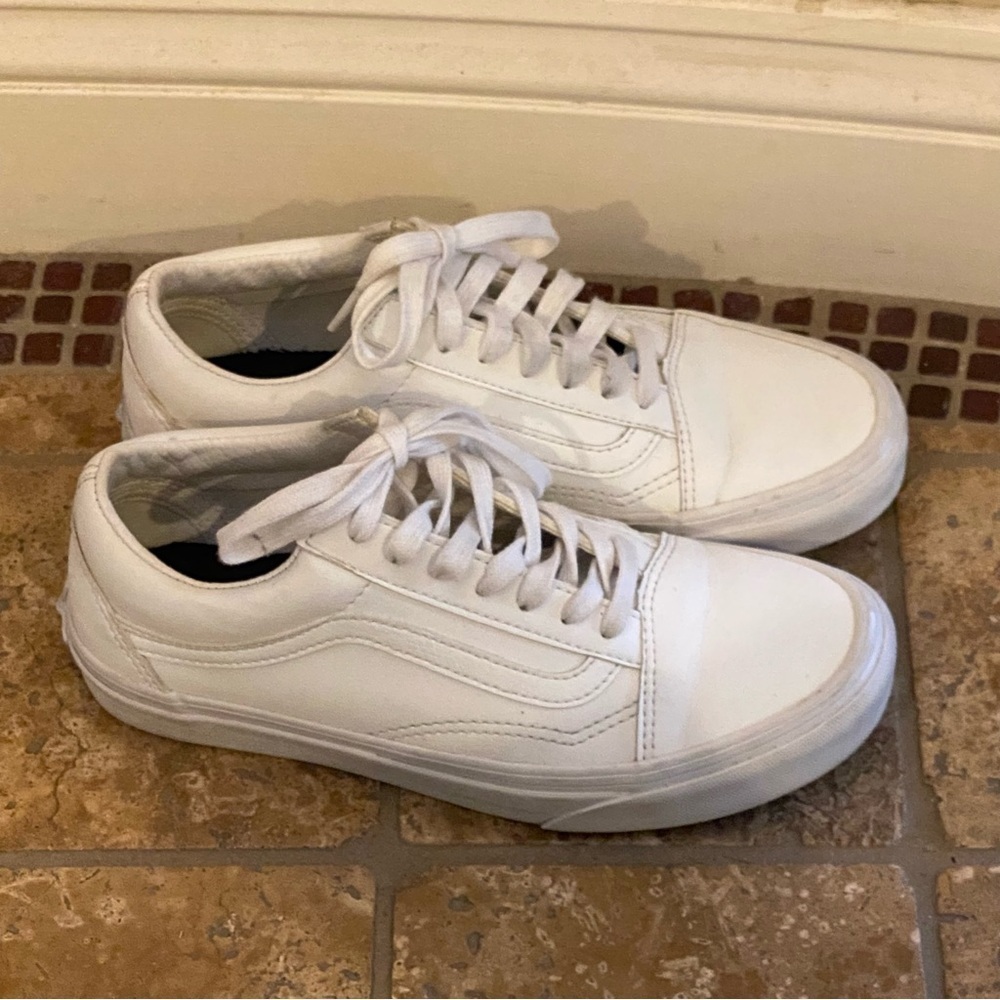 VANS White Old Skool Leather Shoes Unisex Men (5) Women (6.5)